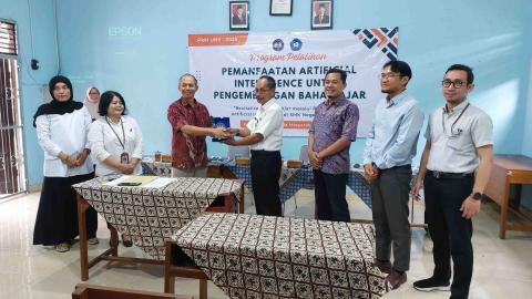 Foto bersama saat pembukaan pelatihan dengan mitra